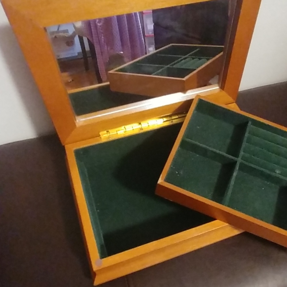 Wooden jewelry box - Picture 2 of 3